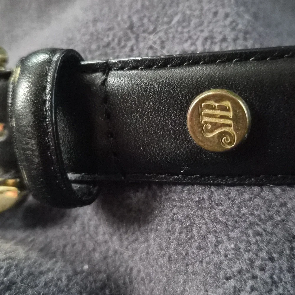 Stylish Black Leather St Johns Bay Belt with Gold Buckle Size M 33.5" Long - Picture 2 of 5